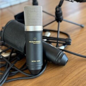 Professional MPM-1000 Silver and Black Microphone